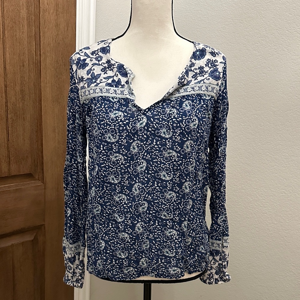 GAP Blue and White Floral Printed Blouse EUC